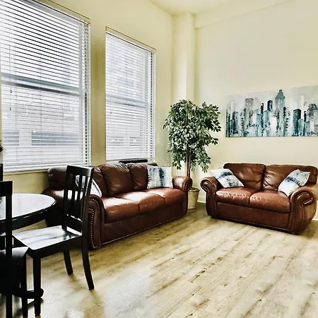 Two Bedroom Game Day Suite With 100 Projector Tv Indianapolis Exterior photo