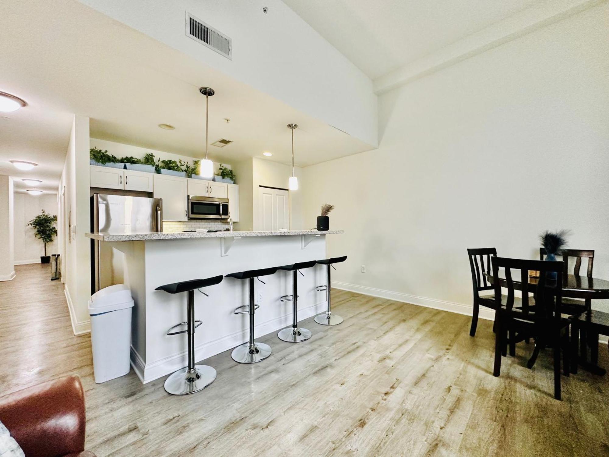 Two Bedroom Game Day With 100 Projector Tv Appartement *